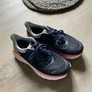 Women’s Hoka One One Clifton 7 size 8